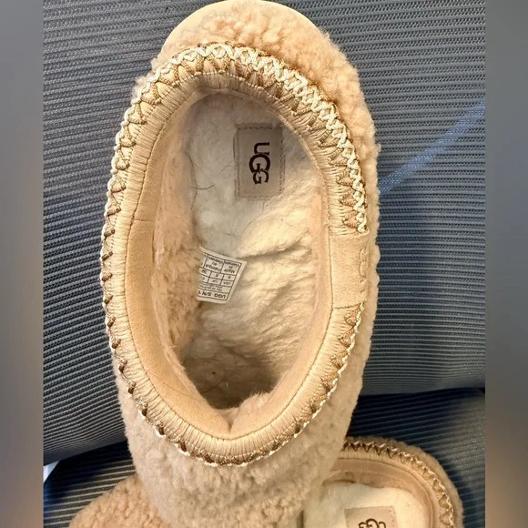 Like new awesome UGG SLIDES slippers tazz maxi curly sz 8 - Picture 2 of 8